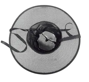 Dettaglio cappello in rete nera, copricapo tradizionale storico con lacci di fissaggio.
