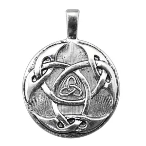 Ciondolo nodo celtico in argento con dettagli metallici vintage complessi per la gioielleria.