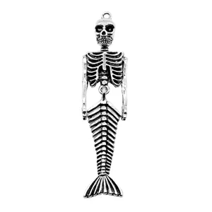 Vintage silberner Skelett Meerjungfrau Anhänger DIY Gothic Schmuck Zubehör 18x74mm Detailansicht