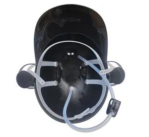 Lustiger Bierhelm mit Trinkhalm und Becherhaltern für Partys, Festivals und lustige Bar-Events.