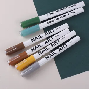 Gedetailleerd overzicht van kleurrijke nail art pennen voor DIY-nagelontwerp en fijne lijnen.