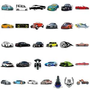 Vista detallada de varios pegatinas de graffiti de coches de carreras y tuning.