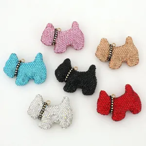 Pendentif chien en strass brillant pour porte-clés et accessoires de sacs en gros.