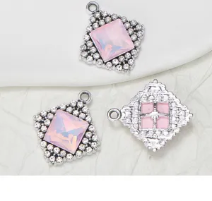 Vierkante roze kristal strass legering DIY sieraden hangers voor handgemaakte sets.