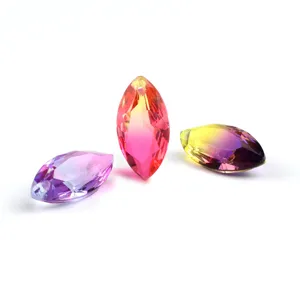 Nahaufnahme von 7x15mm Markise Farbverlauf Kristall Perlen, ideal für DIY Schmuck und Ohrringe.