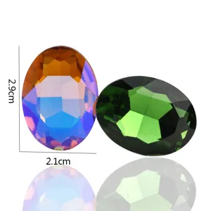 Ovale puntige kristallen strass-steentjes en nail art diamanten voor sieraden en decoratieontwerp.