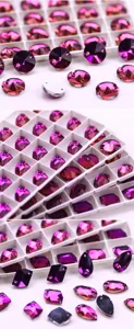 Paarse verloop kristallen strass steentjes met dubbele gaten voor DIY naaien en ambachten.