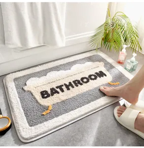 Detailansicht der weichen, saugfähigen Badematte mit Wannen-Muster und rutschfester Unterseite.