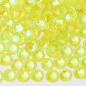 Strass rotondi AB iridescenti lucidi con retro piatto per nail art e decorazioni artigianali.