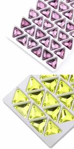 Primo piano dettagliato di strass triangolari con retro piatto in viola e giallo fai da te.