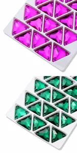 Strass triangolari piatti da cucire vista dettaglio, perfetti per accessori di abbigliamento DIY.