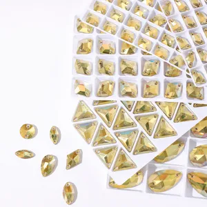 Kristalen platte opnaaibare strass stenen in diverse vormen voor DIY kledingaccessoires.