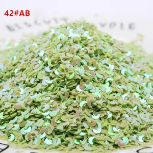 Groene halve maan pailletten glitter voor DIY handwerk en nagelkunst accessoires.