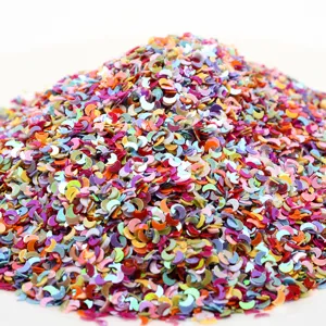 Kleurrijke maanvormige pailletten glitters voor nail art accessoires en DIY decoraties