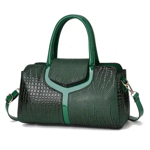 Groene lakleren krokodillen textuur handtas stijlvolle dames grote capaciteit schoudertas detail
