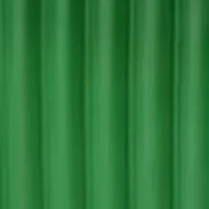 Gedetailleerde close-up van groen reliëf handtasmatriaal met stijlvolle verticale strepen.