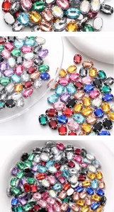 Vista dettagliata di strass ovali in vetro colorato con artigli per la cucitura DIY.