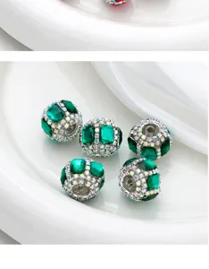Perles DIY pavées de strass verts, charms boules de cristal scintillants pour chaînes de téléphone.
