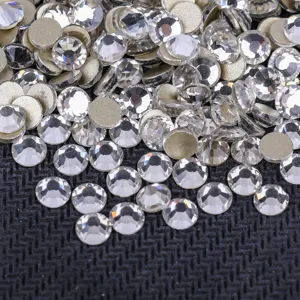 Strass en cristal plat pour nail art et DIY déco, brillants en verre transparent de qualité.