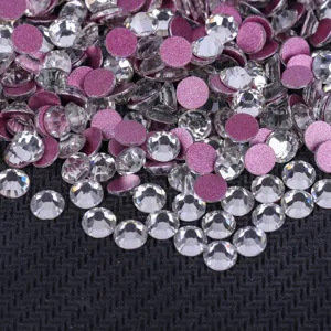 Strass en cristal à dos plat pour nail art et décoration DIY de vêtements brillants.