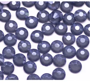 Dark blue flatback rhinestones for nail art and DIY phone case decoration details.