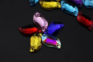 Strass à coudre en forme de S coloré cristaux dos plat pour accessoires de vêtements DIY.