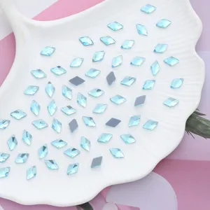 Strass in vetro a forma di rombo azzurro per nail art accessori fai da te, cristalli.