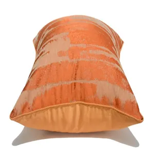 Vista dettagliata della fodera per cuscino lombare geometrica astratta moderna arancione e beige.