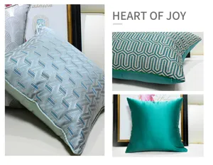 Vue rapprochée détaillée de la housse de coussin décorative à motif géométrique moderne.