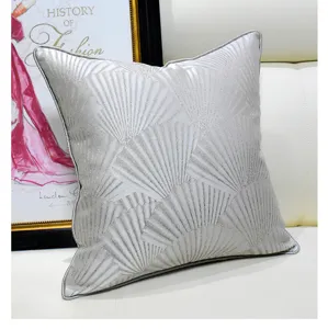 Housse de coussin décorative motif éventail géométrique gris argent moderne canapé.