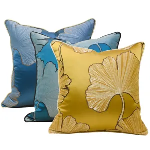 Fodere per cuscini decorativi in velluto con elegante motivo a foglie di ginkgo per divano.