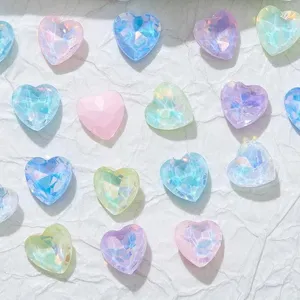 Schimmernde herzförmige Kristall-Strasssteine für Nagelkunst, Handyhülle und DIY-Basteln.