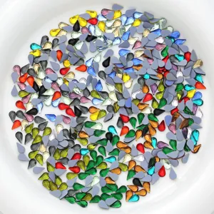 Kleurrijke druppelvormige strass-steentjes kristalglas voornail art DIY knutseldecoratie.