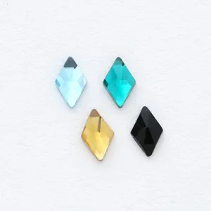 Strass in cristallo di vetro a rombo per nail art DIY, pietre piatte colorate per decorazione.