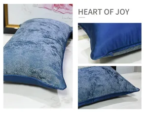 Funda de cojín de sofá azul oscuro estilo nórdico detalle con tela texturizada.