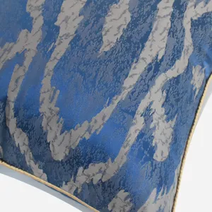 Housse de coussin décorative géométrique bleu luxe avec passepoil doré pour canapé de salon