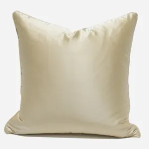 Housse de coussin en satin beige de luxe pour canape de salon et hotel carre moderne
