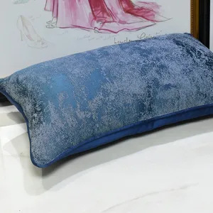 Cojín lumbar de terciopelo azul oscuro minimalista nórdico para sofá y dormitorio.