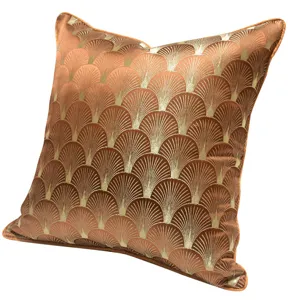 Oranger Gold Fächer Muster Kissenbezug Detail, moderne luxuriöse geometrische Kissenhülle.