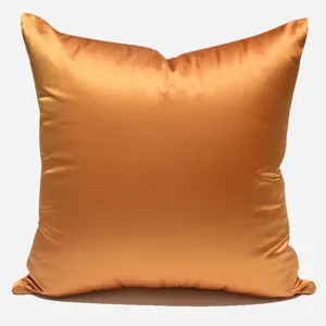 Oranger Satin Kissenbezug quadratisch, moderner minimalistischer Sofakissen Bezug neu.