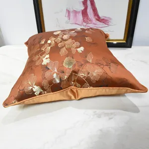 Fodera per cuscino decorativo arancione minimalista moderno con ricamo in ginkgo dorato.