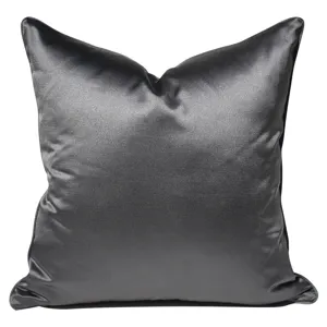 Cuscino decorativo in raso grigio scuro, federa moderna minimalista per divano e letto.