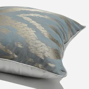 Federa per cuscino moderna blu grigia con lussuoso motivo a pennellata dorata per divano.