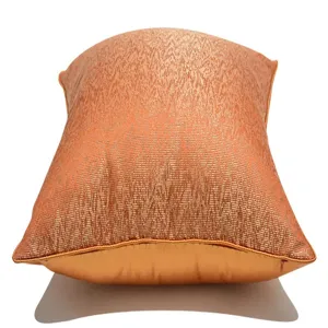 Orangefarbener Luxus Kissenbezug mit Wellenmuster für Sofa, Hotel und Wohnzimmer.