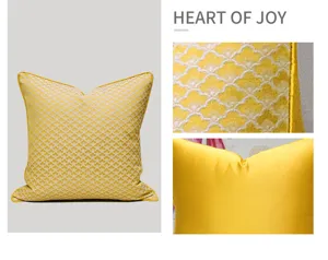 Coussin décoratif jaune moderne avec motif jacquard élégant pour canapé et lit de salon chic.