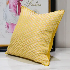Coussin de sofa jaune motif géométrique moderne salon décoration maison article chic