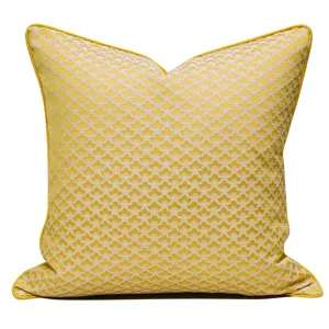 Coussin carré jaune minimaliste moderne avec motif géométrique pour la maison et le canapé.