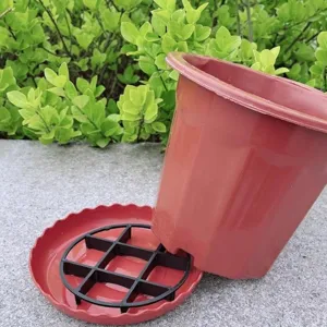 Plastic flower pot bottom grid detail, breathable anti-waterlogging plant pot base support.