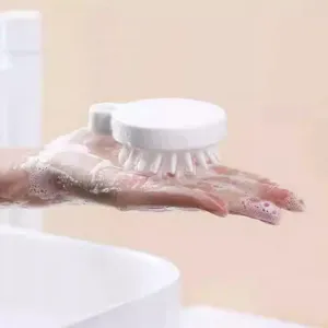 Tragbare weiße Kopfhaut-Massage-Shampoo-Bürste mit weichen Borsten für die tägliche Haarpflege.