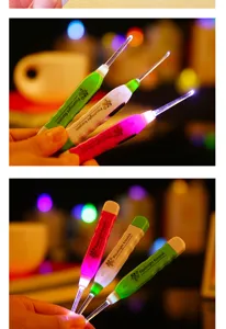 LED beleuchteter Ohrlöffel Detailansicht mit heller Beleuchtung und bunten Griffen zur Reinigung.